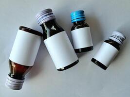geneeskunde fles bruin kleur met een blanco etiket voor mockup of presentatie mockup verzameling foto