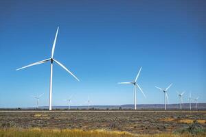 duurzame energie landschap wind boerderij Aan een Doorzichtig dag foto