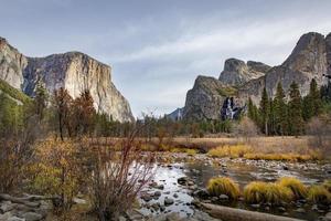 uitzicht op de vallei, Yosemite, in de herfst foto