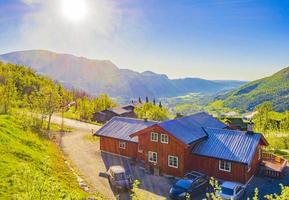 prachtig panorama noorse hemsedal skicentrum met berghut en hutten.
