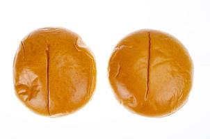 ronde hamburger broodjes geïsoleerd op een witte achtergrond. studiofoto. foto