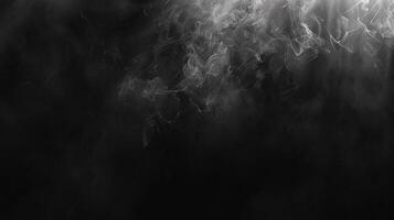 zwart achtergrond met rook in spotlight foto