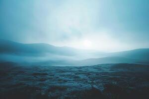 somber landschap met de nevel foto