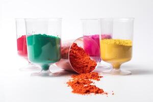 kleurrijk holi poeder in meten cups Aan een wit achtergrond foto