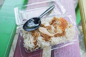 noedels of vermicelli of mihun bihun snacks in mica- plastic foto