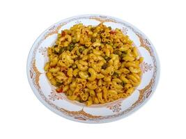 heerlijk macaroni pasta gekookt en geserveerd in bord net zo een voedsel foto