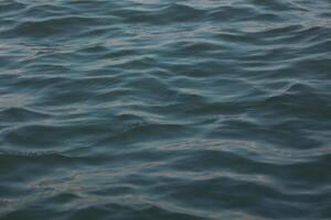 blauw zee golven achtergrond, oceaan golven achtergrond foto