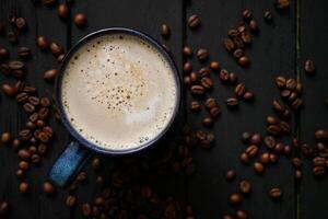 koffie bonen Aan een donker houten achtergrond foto