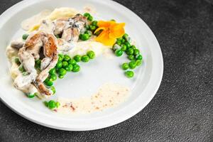 kikker poten voedsel Frans keuken tweede Cursus verschrompeld Koken voorafje maaltijd voedsel tussendoortje Aan de tafel kopiëren ruimte voedsel achtergrond foto