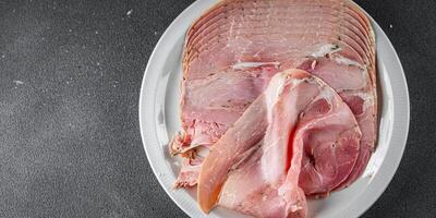 ham plak varkensvlees vlees aan het eten Koken voorafje maaltijd voedsel tussendoortje Aan de tafel kopiëren ruimte voedsel achtergrond rustiek top visie foto