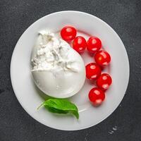 burrata kaas truffel deel buffel burrata.koken.voorgerecht maaltijd voedsel tussendoortje Aan de tafel foto