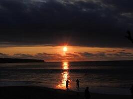 zonsondergang Bij Bali strand foto
