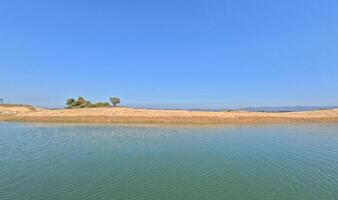 rustig tafereel van kaptai meer rangamati chittagong foto