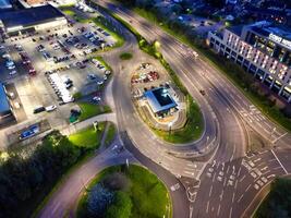 antenne nacht visie van verlichte chesterfield stad centrum, Engeland Verenigde koninkrijk. april 30e, 2024 foto