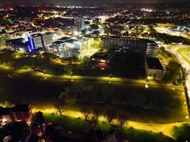 nacht antenne visie van verlichte historisch centraal bedford stad van Engeland uk. april 5e, 2024 foto