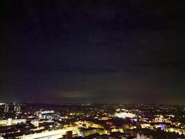 nacht antenne visie van verlichte historisch centraal bedford stad van Engeland uk. april 5e, 2024 foto