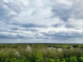 antenne visie van bedford stad van bedfordshire, Engeland uk gedurende winderig en bewolkt dag. april 5e, 2024 foto