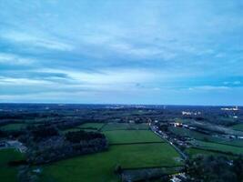 hoog hoek visie van hazenveld stad- Londen, uxbridge, Engeland. Verenigde koninkrijk gedurende zonsondergang. april 3e, 2024 foto