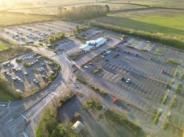 antenne visie van Brits platteland landschap in de buurt Oxford stad, Oxfordshire, Engeland uk gedurende zonsopkomst ochtend. maart 23e, 2024 foto