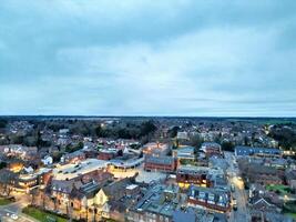 hoog hoek visie van verlichte centraal harpenden stad- van Engeland gedurende nacht. Verenigde koninkrijk. maart 16e, 2024 foto