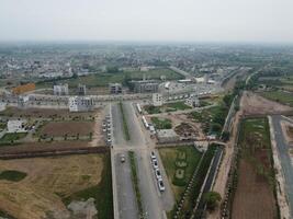 hoog hoek visie met dar van west jachthaven behuizing maatschappij in lahore Pakistan Aan november 07, 2023 foto