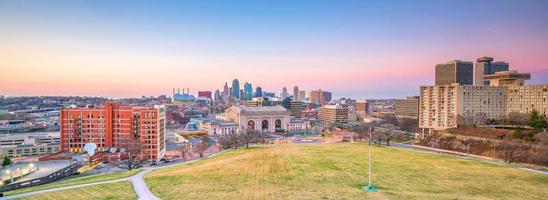 uitzicht op de skyline van Kansas City in Missouri foto