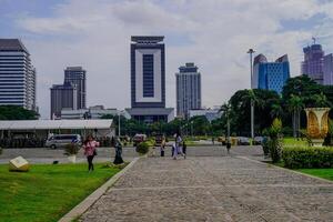 centraal Jakarta, januari 30, 2024 - mooi visie van wolkenkrabbers met een helder middag lucht. foto