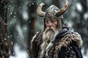 sneeuwval enveloppen de nordic god Odin met een aandoen een gehoornd helm binnen een winter Woud foto