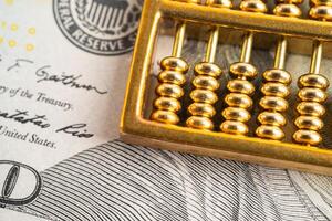 goud telraam Aan ons dollar bankbiljet geld, economie financiën uitwisseling handel investering. foto