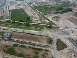 hoog hoek visie met dar van west jachthaven behuizing maatschappij in lahore Pakistan Aan november 07, 2023 foto