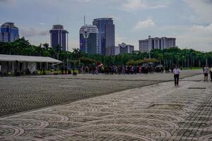 centraal Jakarta, januari 30, 2024 - mooi visie van wolkenkrabbers met een helder middag lucht. foto