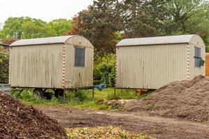 bouw aanhangwagen Aan een opslagruimte plaats voor bouw materialen foto