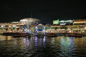 Singapore, 2024 - kleurrijk van clarke kade in downtown Singapore Bij nacht foto