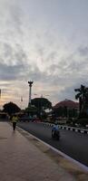 jepara, Indonesië in juli 2018. de ochtend- atmosfeer in jepara plein waar de garuda standbeeld kan worden gezien foto