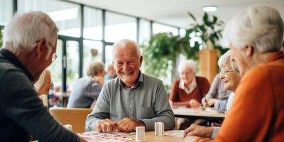 ouderen mensen in een verpleging huis hebben pret foto