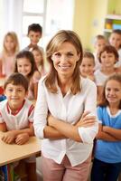 leraar Bij school- met schoolkinderen foto