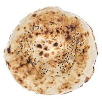 tandoor flatbread met sesamzaadjes op witte achtergrond foto