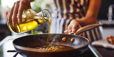 vrouw die in de keuken kookt foto