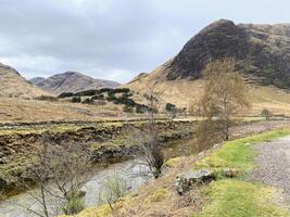 een visie van de Schotland platteland in de buurt de Glencoe bergen foto