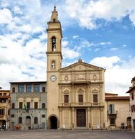 kerk van insigne collegiale s. lorenzo in Montevarchi, Italië. foto