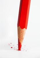 gebroken tip van rood potlood foto