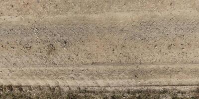 uitzicht van bovenaf op de textuur van onverharde weg foto