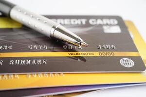 creditcard voor online winkelen, bedrijfsconcept voor beveiligingsfinanciering. foto