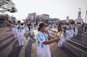 Chiang mei, Thailand - februari 04, 2023 bloem drijft en optochten de 46e jaar- bloem festival 2023 in Chiang mei, Thailand foto