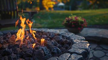 de teder knetteren van een dichtbij brand pit het verstrekken van warmte en sfeer naar de koel avond lucht. 2d vlak tekenfilm foto