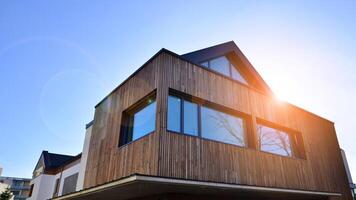 nieuw single familie huizen in een nieuw ontwikkeling Oppervlakte. woon- huizen met modern facade. terrasvormig familie huizen in nieuw ontwikkelde behuizing landgoed. de echt landgoed markt in de buitenwijken. foto