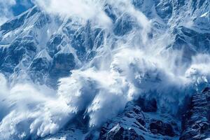 afdaling van een reusachtig lawine van de berg, winter natuur landschap foto