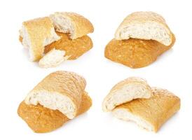 stuk van ciabatta, Italiaans brood geïsoleerd Aan wit foto