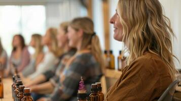 de hoofd instructeur legt uit de geschiedenis en traditioneel toepassingen van aromatherapie boeiend de attent publiek. 2d vlak tekenfilm foto