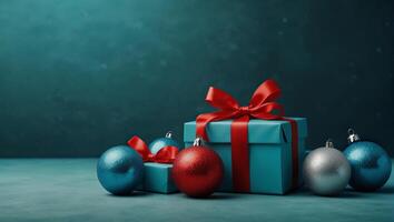 turkoois blauw achtergrond met Kerstmis ballen, geschenk dozen met een rood boog en lintje. winter viering concept, ruimte voor tekst. foto